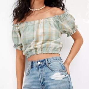 American‎ Eagle Puff Sleeve Plaid Crop Top - M